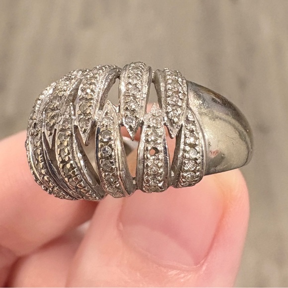 Vintage 10K Diamond filigree Dome Ring: White Gold Striped Cluster Size 8.25 - Picture 10 of 11